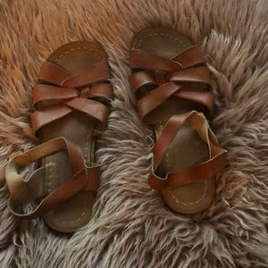 Cute brown women’s saltwater sandals. Downgrading!